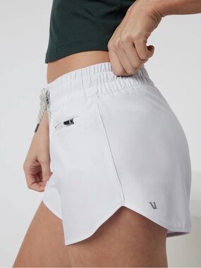 White Vuori Clementine Shorts 2.0 - Medium